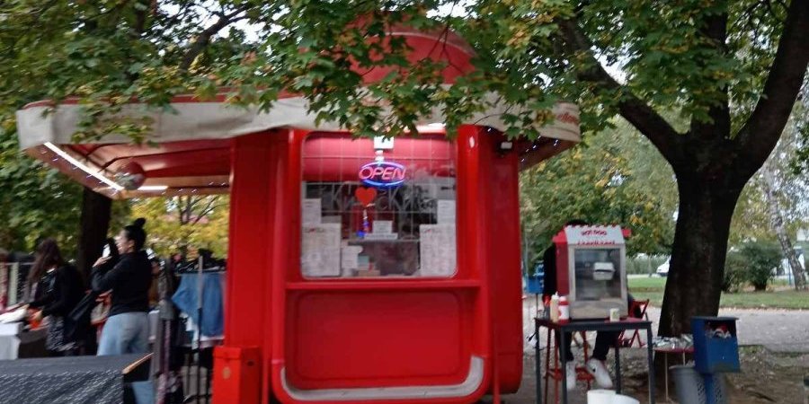 Ovo se danas retko viđa: Ko se seća ovog "objekta" ?