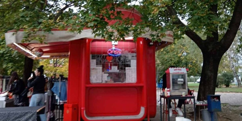 Ovo se danas retko viđa: Ko se seća ovog "objekta" ?