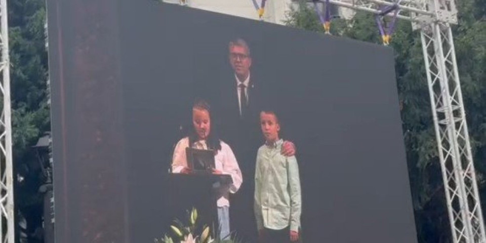 Potresan govor unuke Halida Bešlića: "Deda, ti si naša ljubav, ponos i štit" (VIDEO)