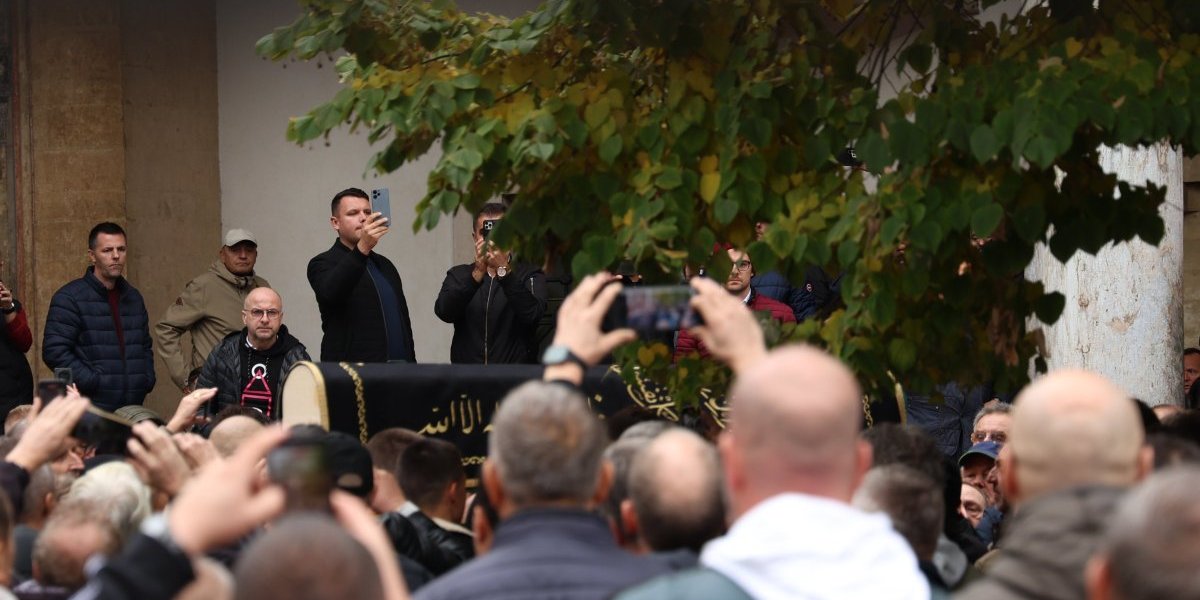 Kovčeg sa telom Halida Bešlića