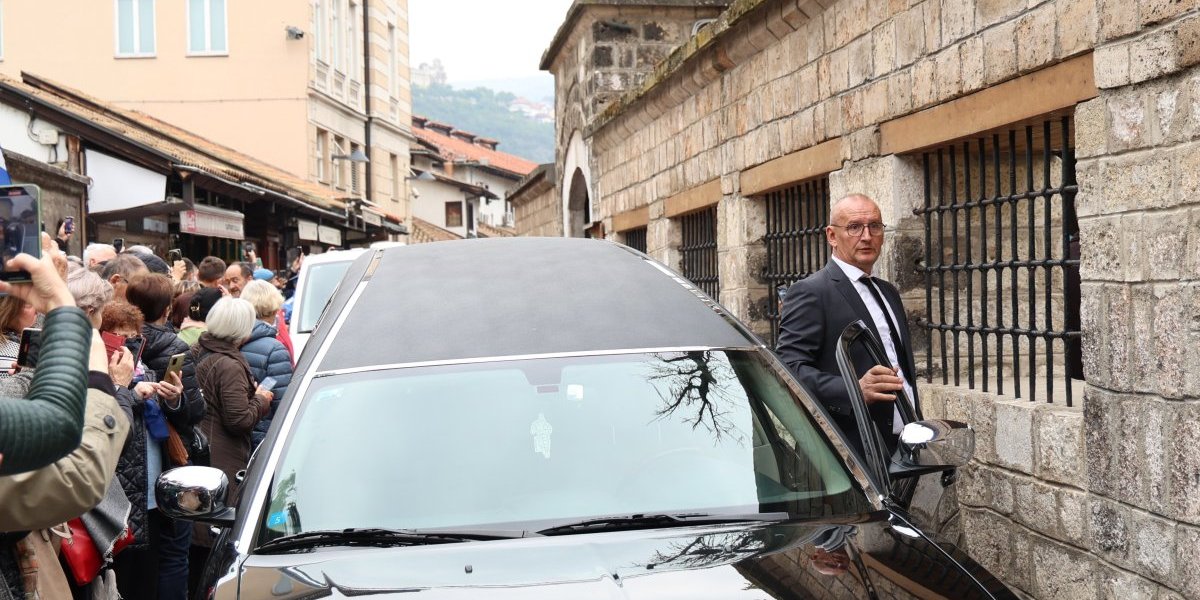 Kovčeg sa telom Halida Bešlića