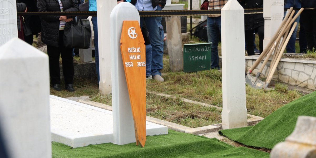Ovde će biti sahranjen Halid Bešlić - Pevač će počivati pored velikog prijatelja (FOTO)