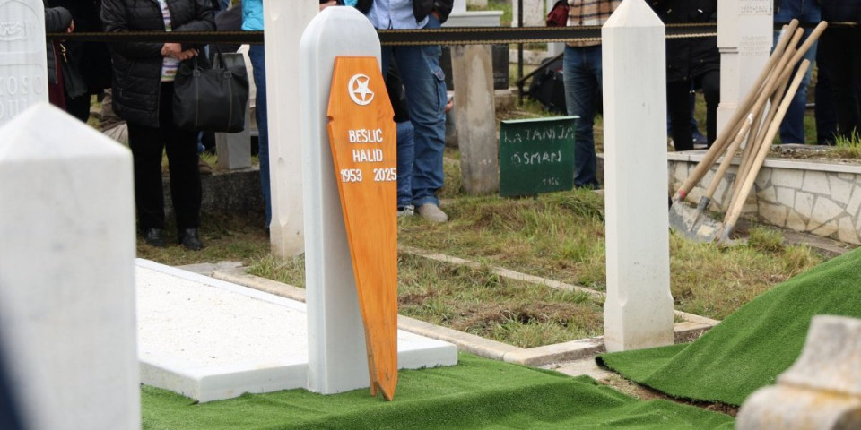 Ovde će biti sahranjen Halid Bešlić - Pevač će počivati pored velikog prijatelja (FOTO)