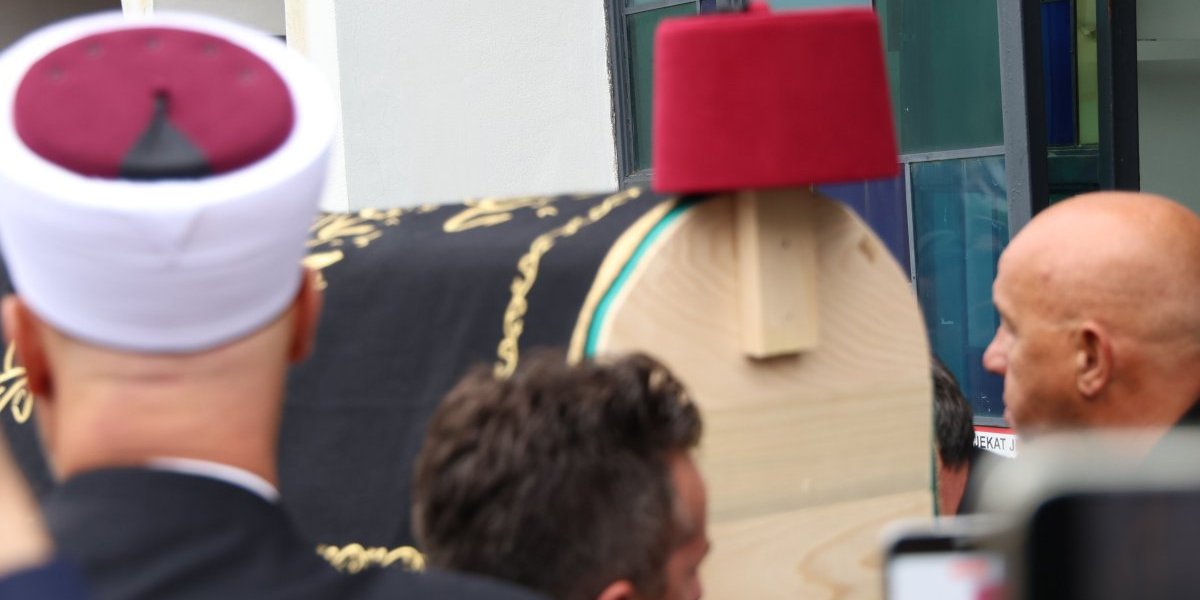 Kovčeg sa telom Halida Bešlića