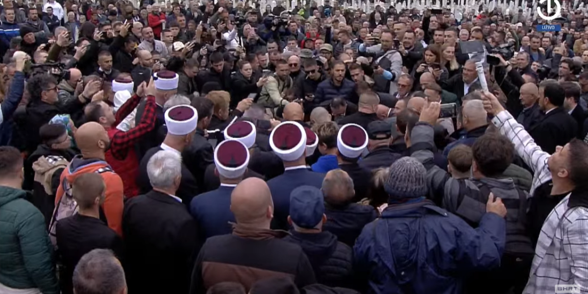 Kovčeg spušten u raku