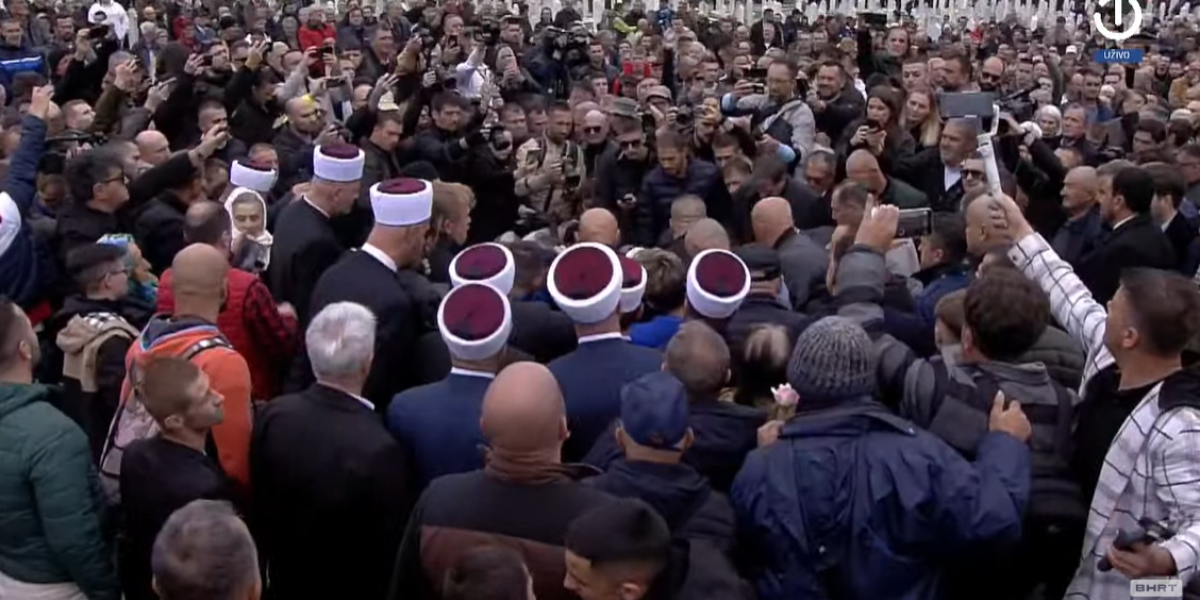 Kovčeg spušten u raku