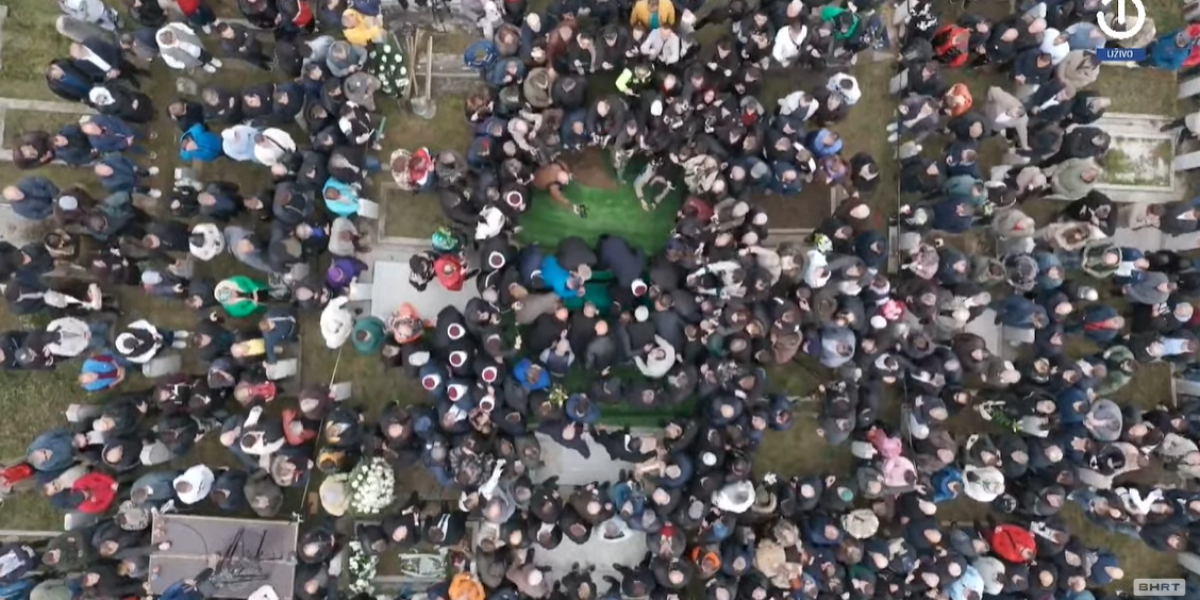 Kovčeg spušten u raku