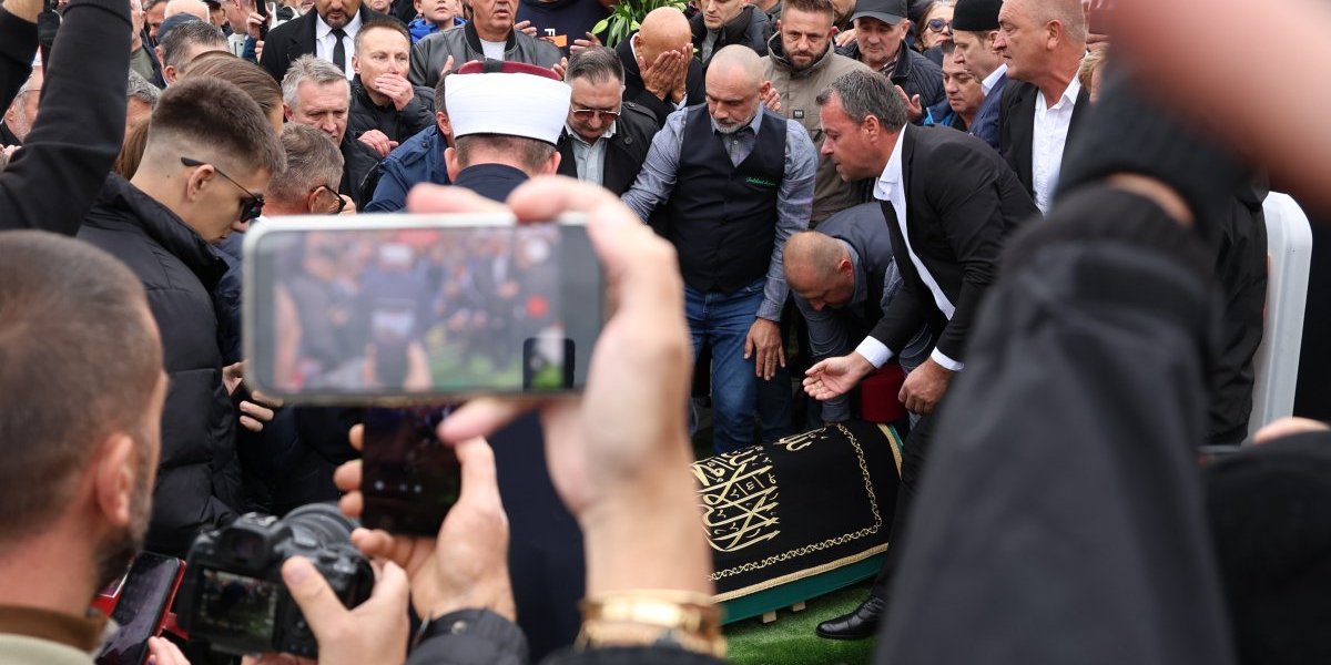 Sahranjen Halid Bešlić