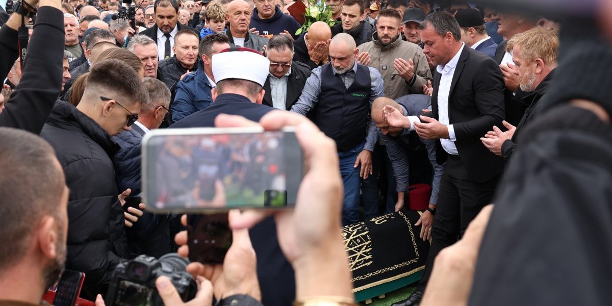 Sahranjen Halid Bešlić