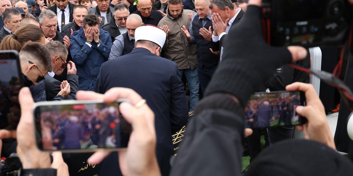 Sahranjen Halid Bešlić