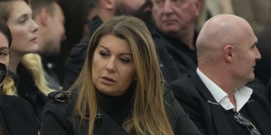 "Estrada će se meriti do Halida i posle njega": Viki Miljković slomljena od tuge na Bešlićevoj sahrani
