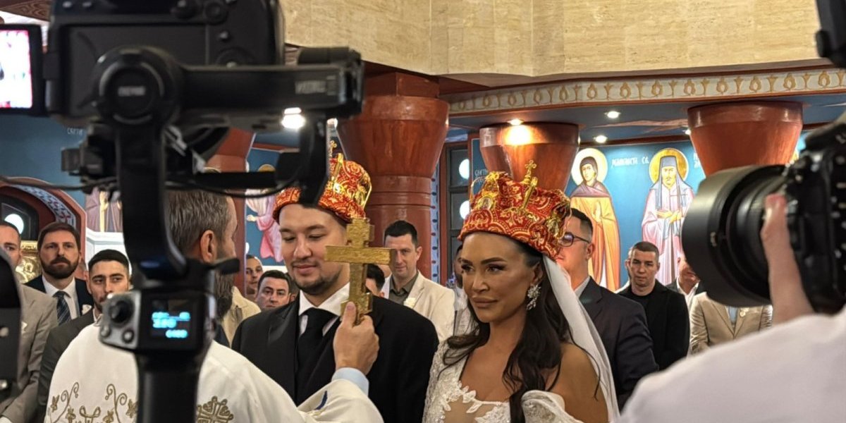 Oženio se Uroš Živković - Svi gledaju u mladin dekolte (FOTO/VIDEO)