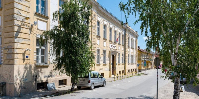 Predsednik Opštine Sremski Karlovci Dražen Đurđić oglasio se povodom radova na rekonstrukciji osnovne škole u Sremskim Karlovcima, koji traju nešto duže od planiranog.