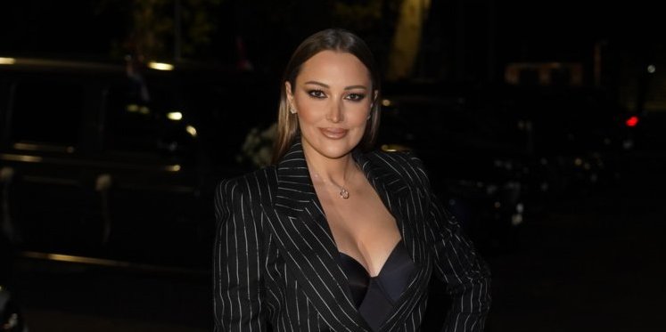 Prija u provodu nakon porođaja: Izbacila grudi, a društvo joj pravi ovaj dasa (FOTO)