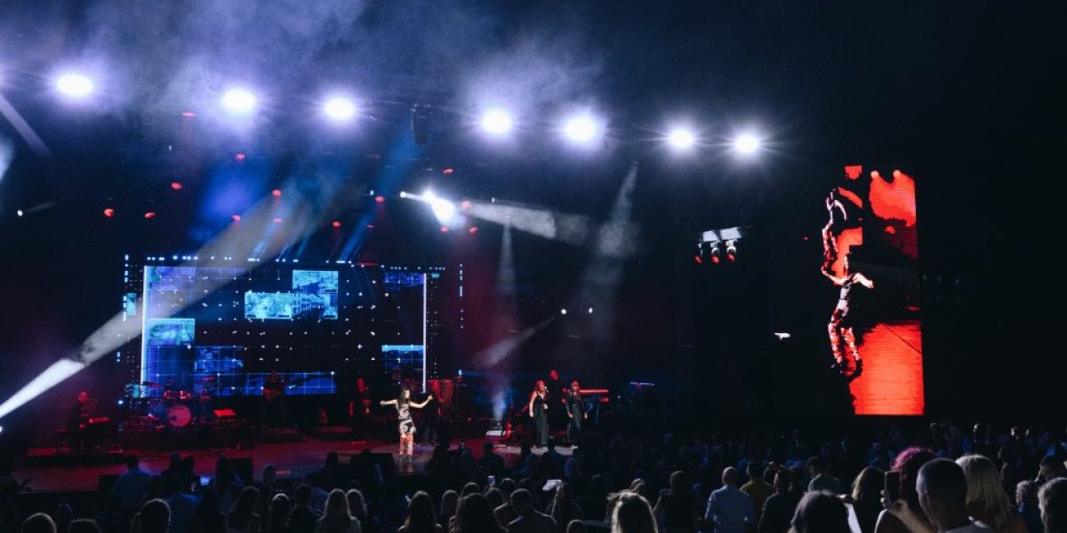 Milica Pavlović na koncertu