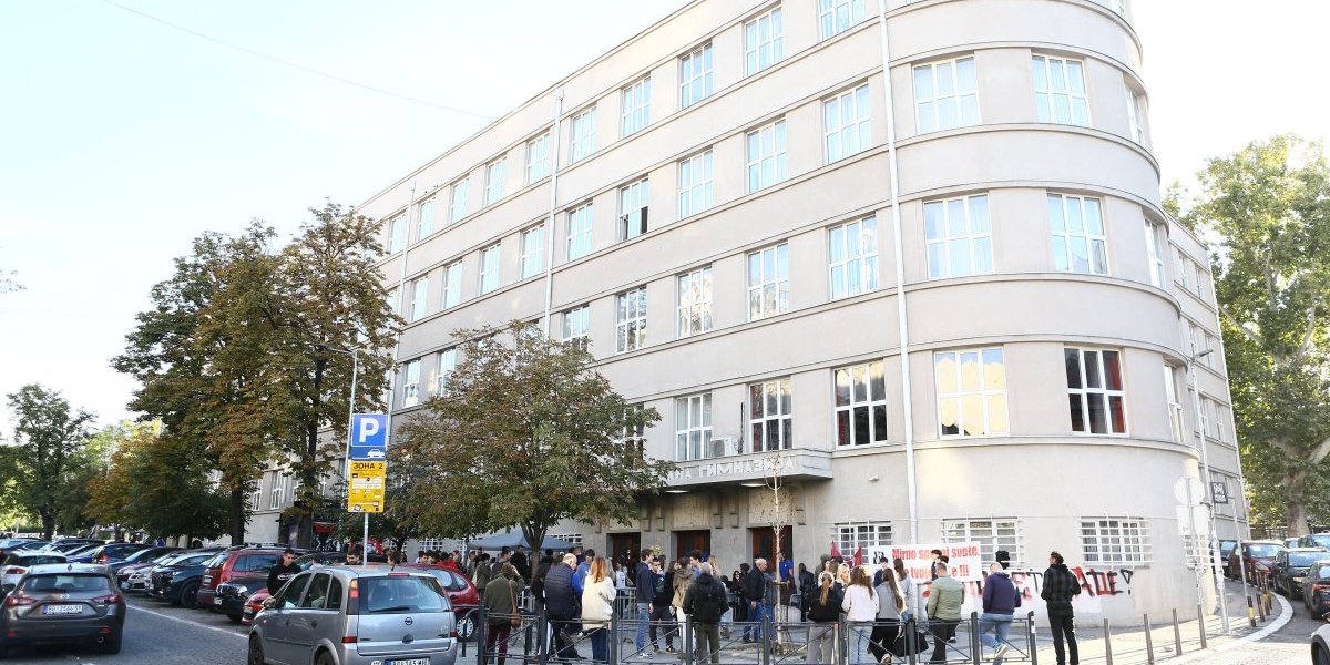 Gimnazijalci protiv blokaderskog ludila: Glasali za prekid blokade Pete beogradske gimnazije