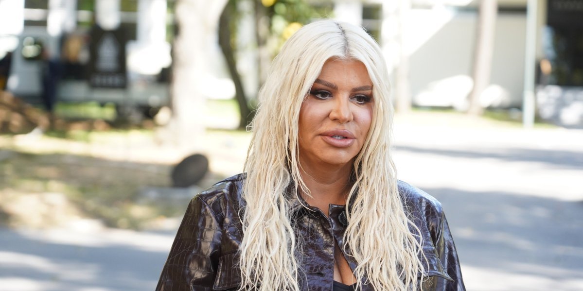 U koži od glave do pete: Dara Bubamara stegla kaiš, struk u prvom planu (FOTO)