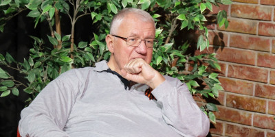 Predsednik Srpske radikalne stranke (SRS) dr Vojislav Šešelj bio je vidno potresen kada je na TV Studio B govorio o smrti generala Nebojše Pavkovića.