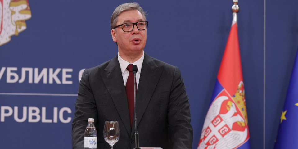 "Uniforma se nosi sa čašću, a reč drži kao zavet" - Vučić uputio snažne reči saučešća povodom smrti generala Pavkovića