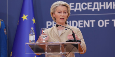 Stav predsednice Evropske komisije Ursule fon der Lajen koja je na zajedničkoj konferenciji za medije sa predsednikom Srbije Aleksandrom Vučićem pozdravila reformski proces u Srbiji, ažuriranje biračkog spiska i postizanje dogovora oko REM, razbesneo je dežurne hejtere.