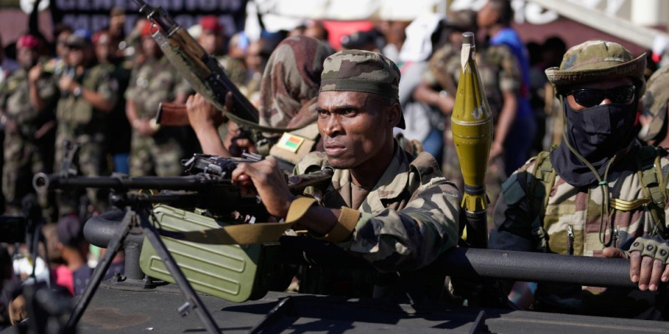 (VIDEO) Pala vlada, predsednik pobegao  - vojska preuzela vlast na Madagaskaru nakon haosa na ulicama