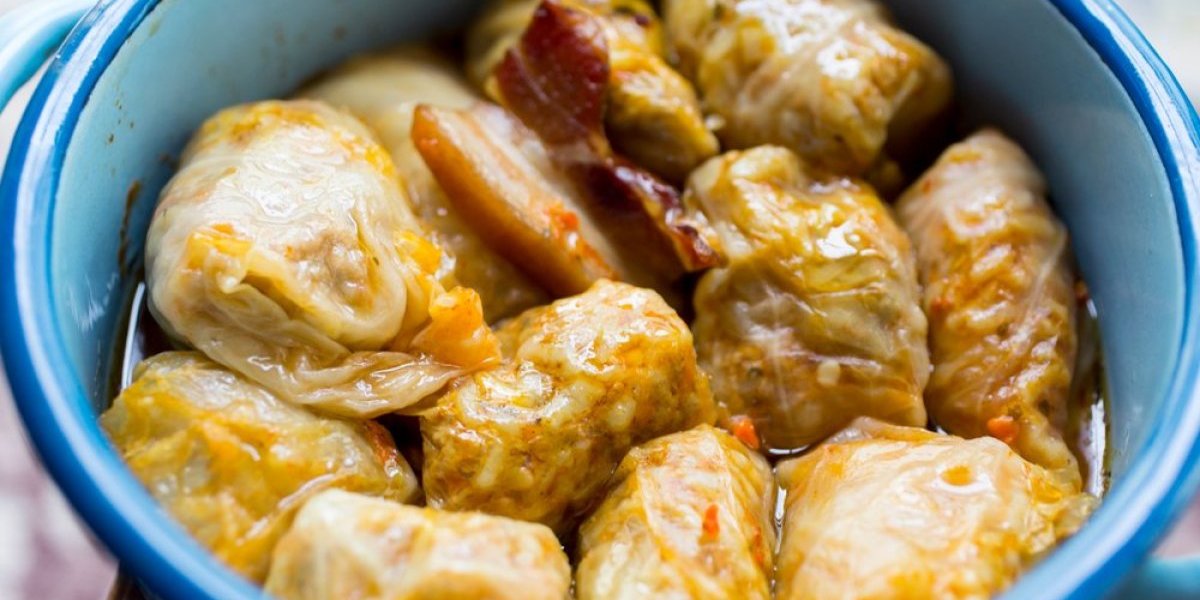 Da li se meso dinsta pre uvijanja sarme? Dilema koja zbunjuje i najbolje domaćice