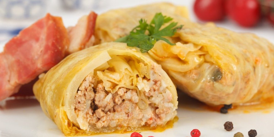 Godinama spremate prazničnu sarmu pogrešno: Evo da li treba dinstati meso pre motanja