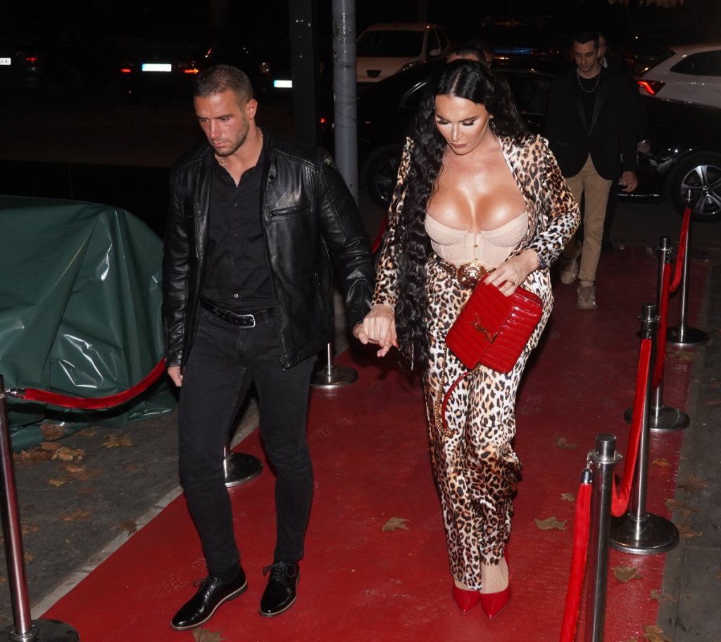 Transrodna pevačica puštena iz zatvora: Evo gde se sada nalazi