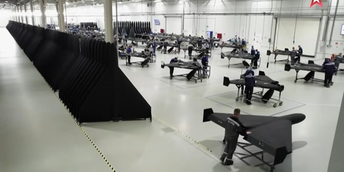 Jeftina smrtonosna sila: Ruski dronovi Geran-2 gase jurišnu avijaciju (VIDEO)