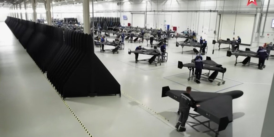 Jeftina smrtonosna sila: Ruski dronovi Geran-2 gase jurišnu avijaciju (VIDEO)