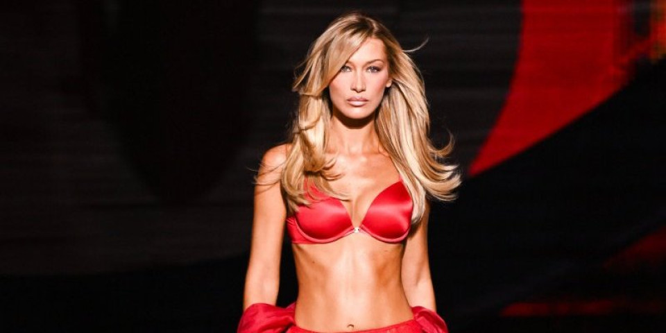 Bela Hadid zapalila reviju: Ne zna se koji stajling joj je bolji - sve oči uprte u nju (FOTO/ANKETA)