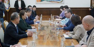 Predsednik Republike Srbije Aleksandar Vučić sastao se sa članovima delegacije Kineskog instituta za međunarodne studije na čelu sa predsednicom tog instituta i generalnim sekretarom Istraživačkog centra diplomatske misli Si Đinpinga Čen Bo.