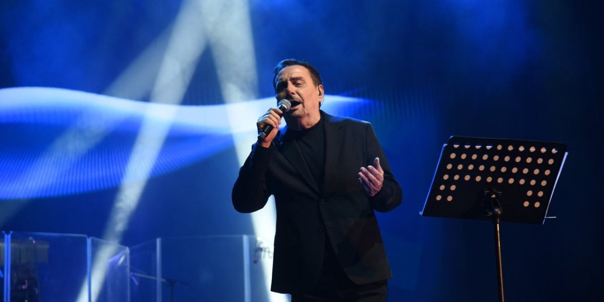 Dragan Kojić Keba oduševio publiku - Koncert započeo neverovatnim performansom (VIDEO)