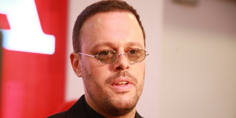 Zaljubljen do ušiju: Igor Kojić ne pušta novu devojku, javno mu izjavila ljubav (FOTO)