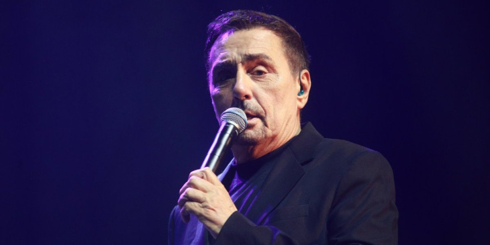 Kebu sin usred koncerta ostavio bez teksta: Izašao na binu i saopštio mu srećne vesti