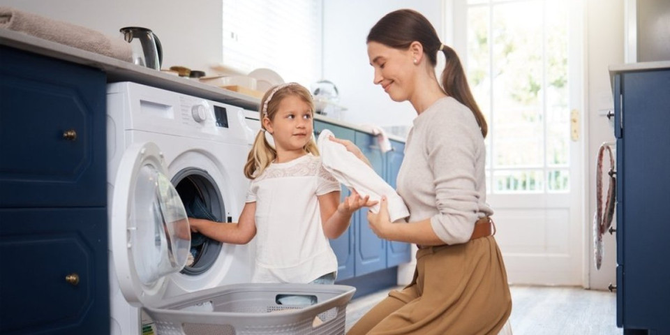 Prepolovite račun za struju: 5 trikova za pranje veša koji će vam spasiti novčanik