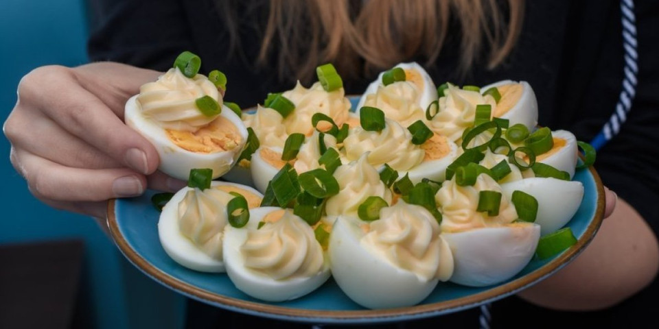 Slavsko predjelo gotovo za 15 minuta: Recept za punjena jaja koja osvajaju ukusom