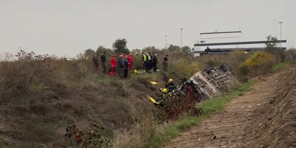 Prevrnuo se autobus kod Sremske Mitrovice