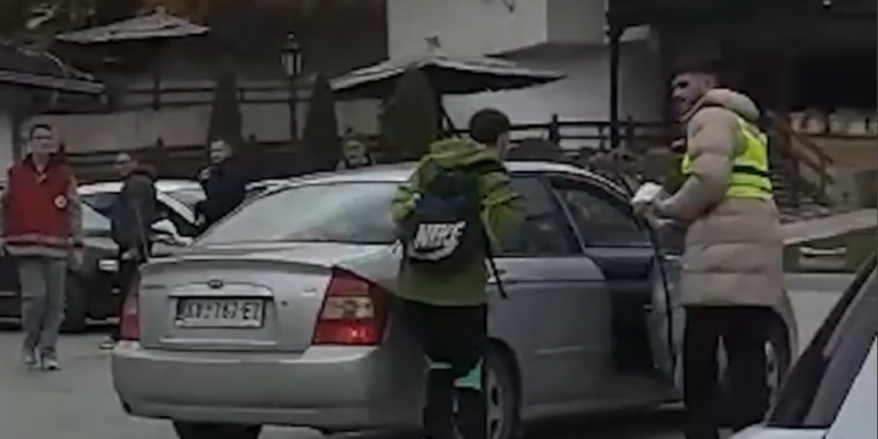 Sram vas bilo, tako pešačite do Novog Sada?! GOSI blokadere uhvatio na delu - pogledajte kako se voze kolima (VIDEO)