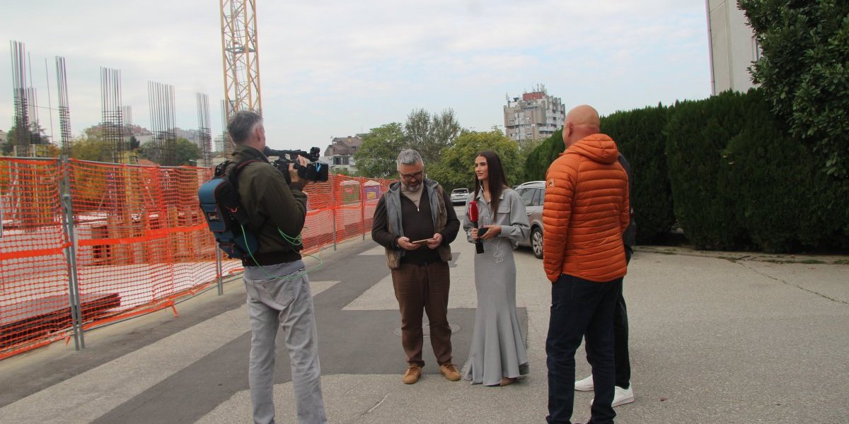 Dragan J. Vučićević ispred Informera