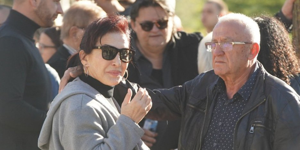"Kada smo bratu davali godišnjicu istog dana je njegovom sinu bilo 40 dana": Potresna sudbina pevačice ledi krv u žilama