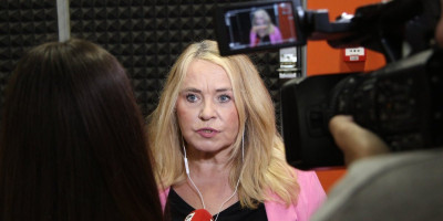 Novinarka Informera Branka Lazić ponovo je meta napada blokadera i to onih koji su se danas okupili ispred naše medijske kuće.