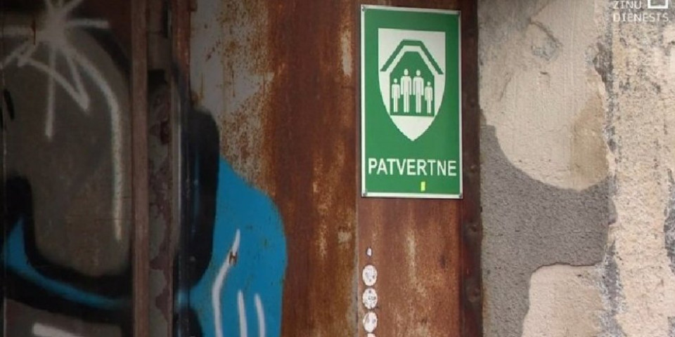 (VIDEO) Čudne oznake se pojavile po zgradama ruskih komšija - Ovo je spremanje za rat?!