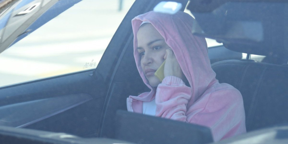 (PAPARACO) Bleda i ispijena: Pevačicu bez šminke majka ne bi prepoznala