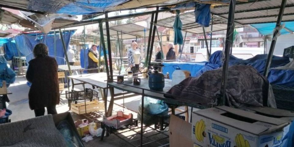 Deka izgubio torbicu na pijaci: Pošteni ljudi mu je odneli na noge - znate li šta je bilo unutra?