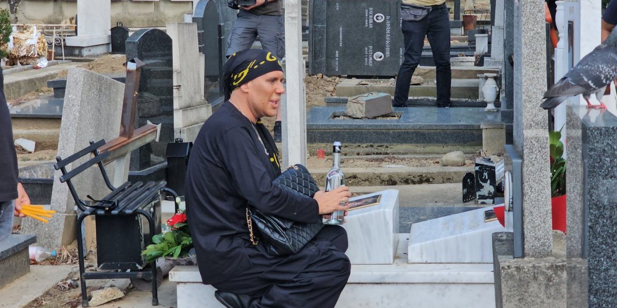 U zatvoru spavao s petoricom: Pevač bio na samrti iza rešetaka, operisali ga četiri puta