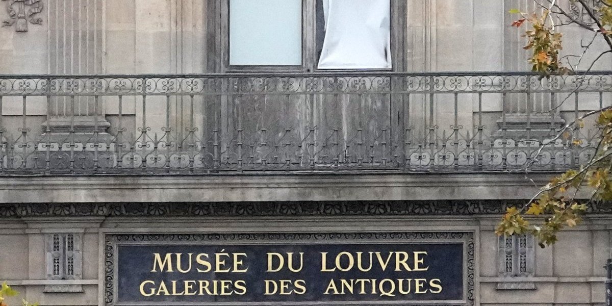 Pljačka muzeja u Luvru