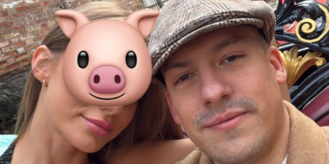 Ne može da potone: Devojka Bake Praseta gondolom provozala ogromne silikone