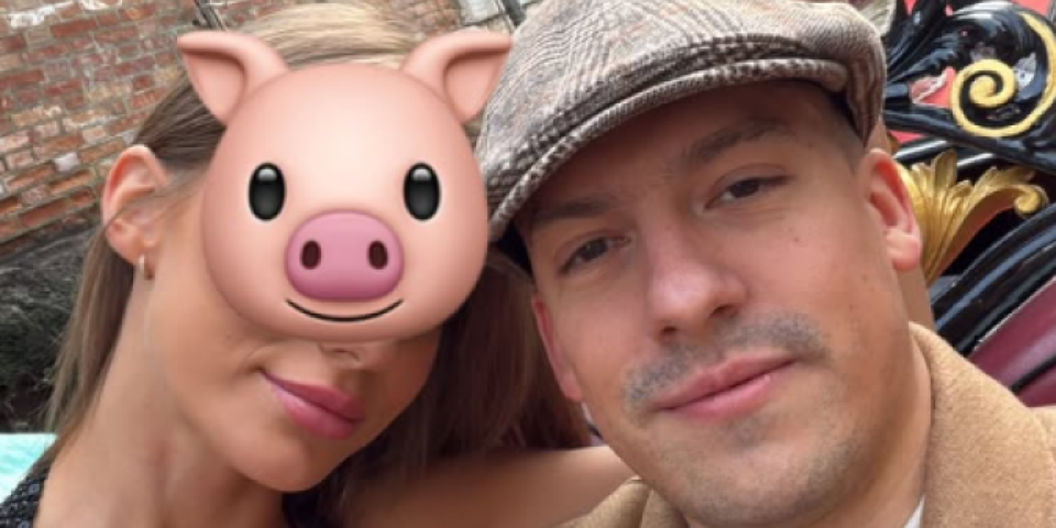 Ne može da potone: Devojka Bake Praseta gondolom provozala ogromne silikone