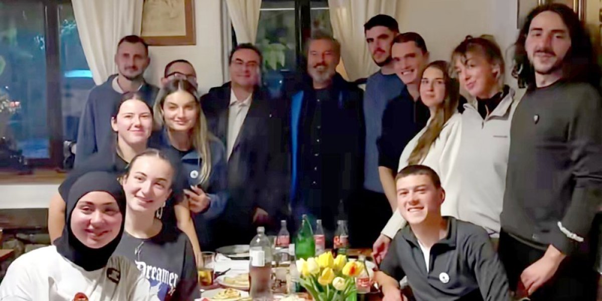 Bakić i Jovanović u kafani dočekali blokadere šetače! Na Magliču uz piće i smeh planirali nove provokacije (FOTO)